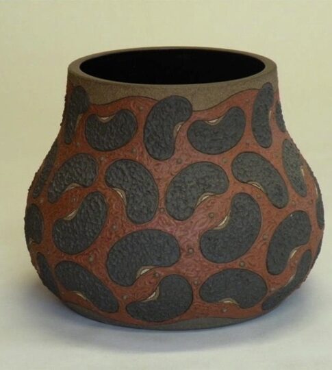 Guadalupe Robinson 
(Huntsville, Alabama, b. 1954) 
Bean Pot V, 2008
Stoneware clay 
10H x 11.5W x 11.5D inches