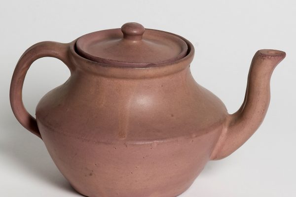 Untitled (Ashes of Rose Teapot), ca. 1930s
Ceramic with Ashes of Rose glaze
The Dana King Gatchell Teapot Collection,
donated by the College of Human Sciences,
Auburn University
2007.02.32