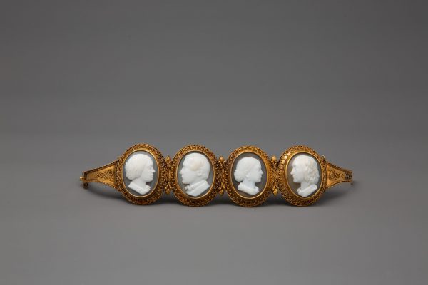 Augustus Saint-Gaudens (American, 1848-1907)
Shell and gold
Long for bracelet: 8 3/4 inches
Saint-Gaudens National Historical Park, Cornish, NH
Courtesy American Federation of Arts